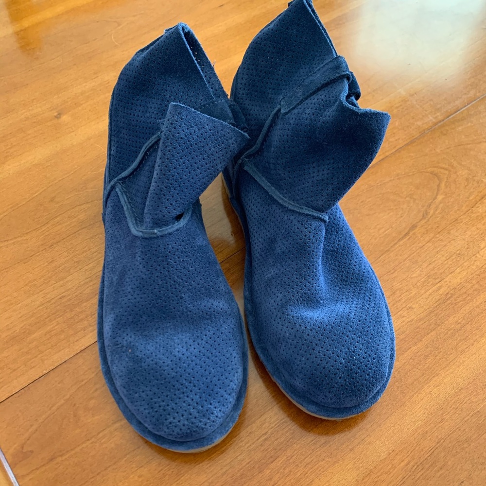 UGG boots size 8. Blue.
